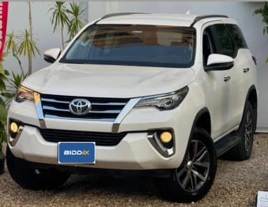 Toyota Fortuner 2021 بيج موتور 4000 أبيض أوتوماتيك — مستعملة - 2