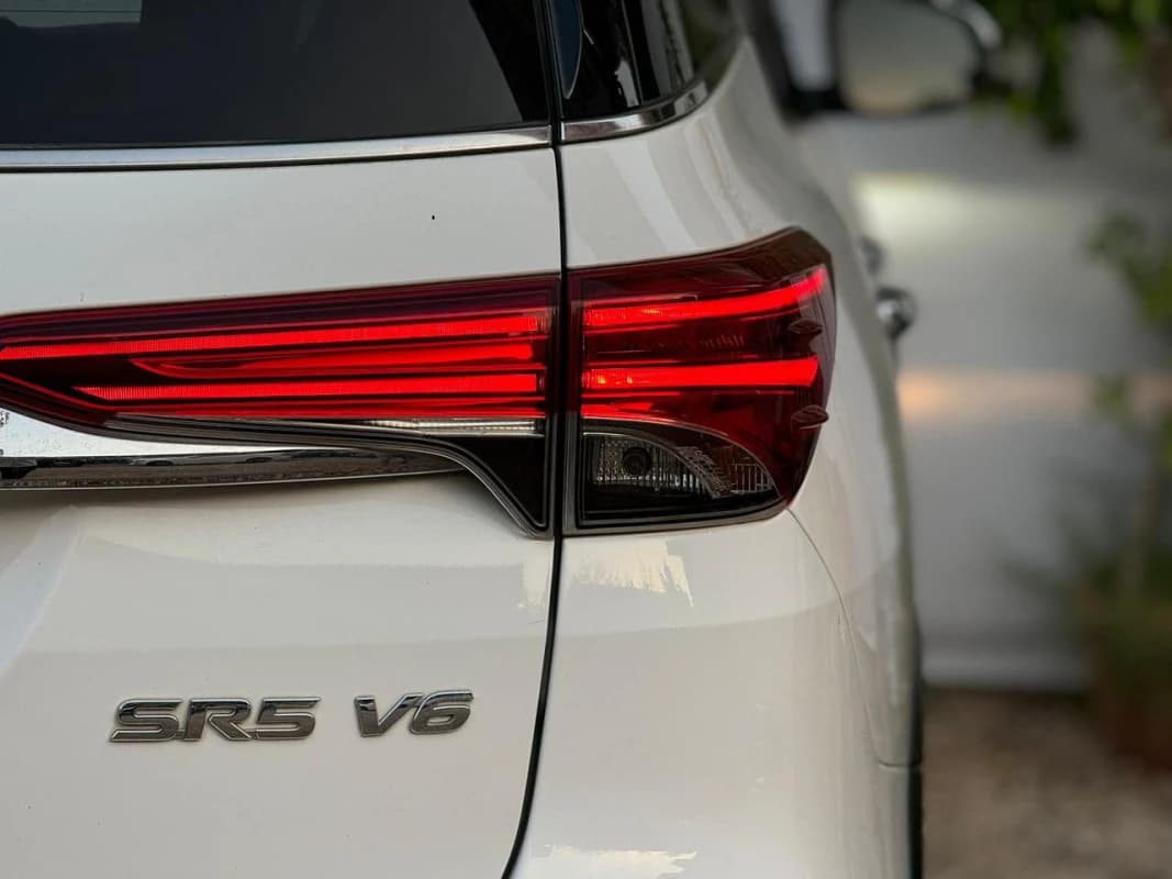 Toyota Fortuner 2021 بيج موتور 4000 أبيض أوتوماتيك — مستعملة