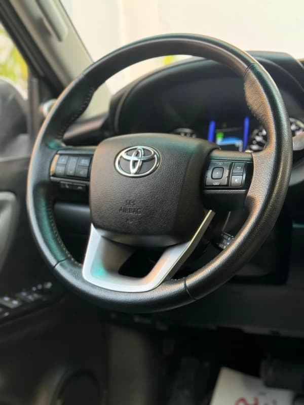 Toyota Fortuner 2021 بيج موتور 4000 أبيض أوتوماتيك — مستعملة