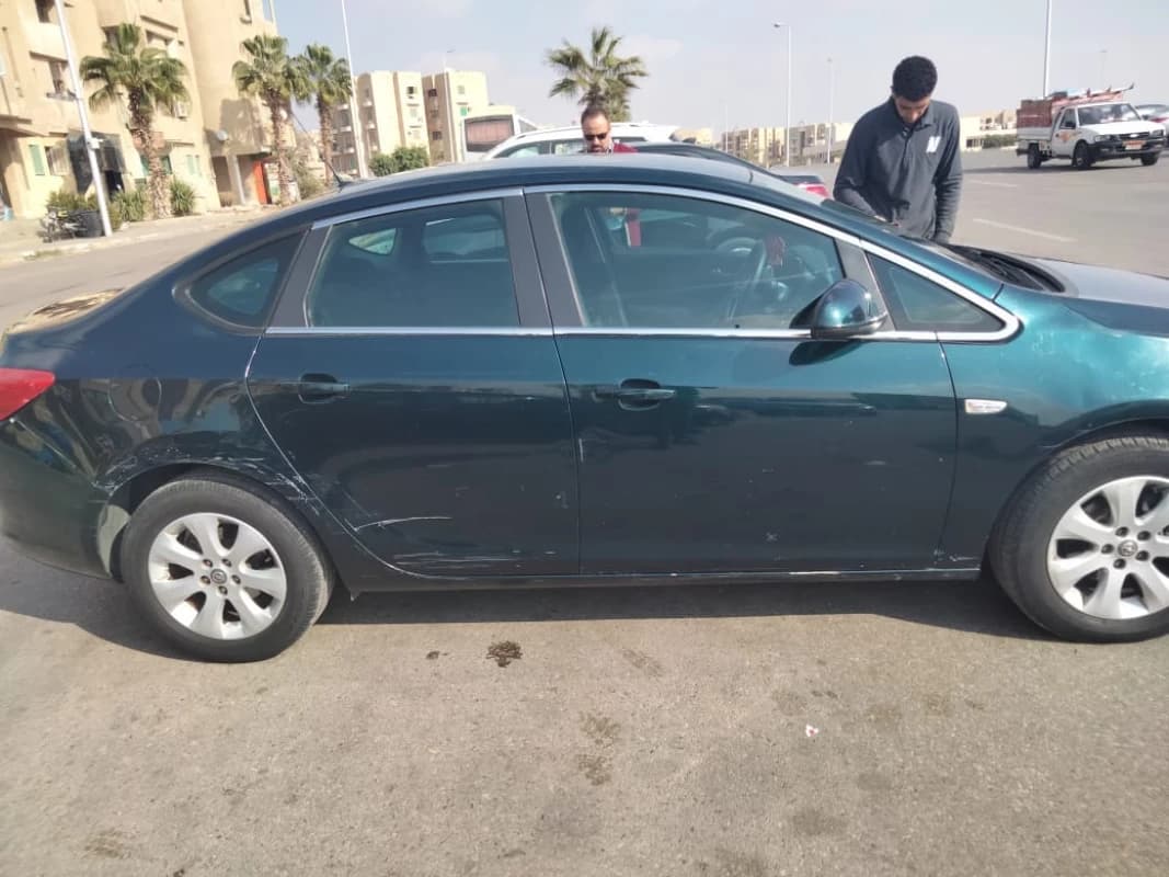 Opel Astra 2017 توب لاين أسود أوتوماتيك — مستعملة