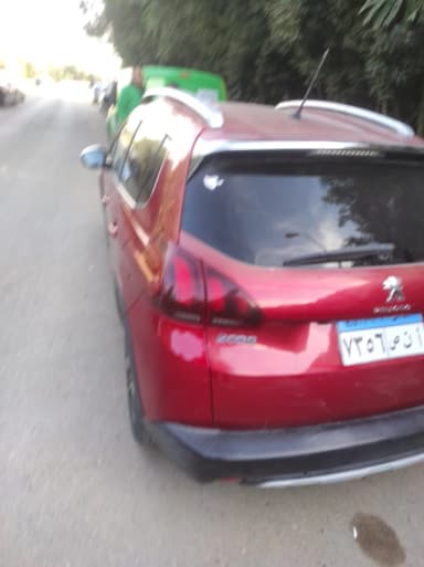 Peugeot 2008 2020 الور أحمر أوتوماتيك — مستعملة - 2