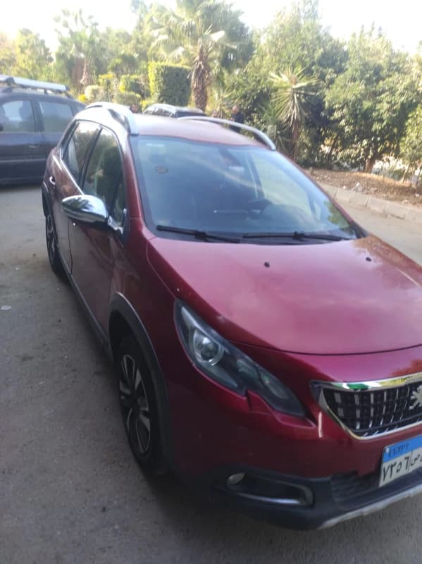Peugeot 2008 2020 الور أحمر أوتوماتيك — مستعملة