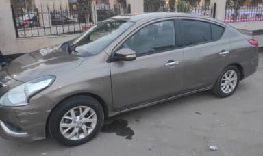 Nissan Sunny 2022 سوبر صالون بني أوتوماتيك — مستعملة - 3