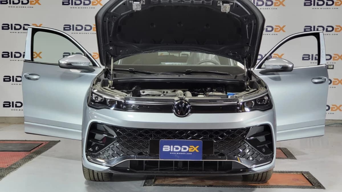 Volkswagen Tiguan 2025 ار لاين فضي أوتوماتيك — جديدة