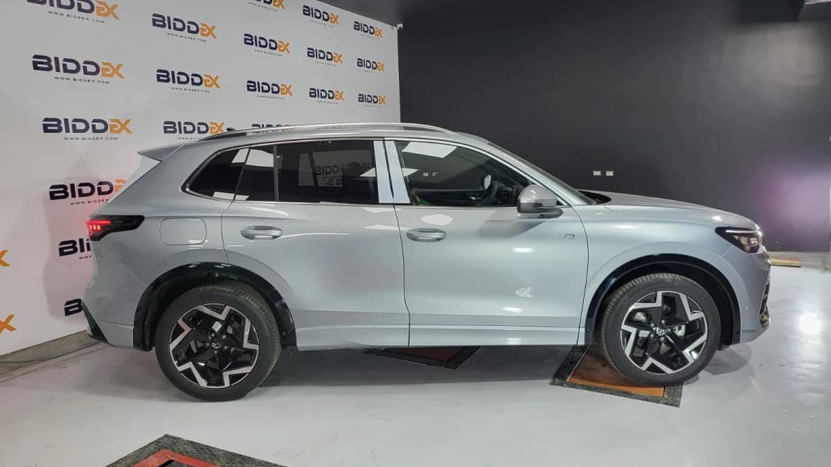 Volkswagen Tiguan 2025 ار لاين فضي أوتوماتيك — جديدة