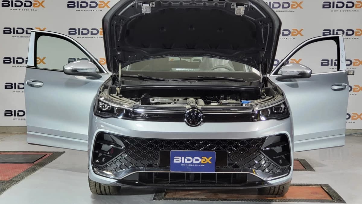 Volkswagen Tiguan 2024 ار لاين فضي أوتوماتيك — جديدة