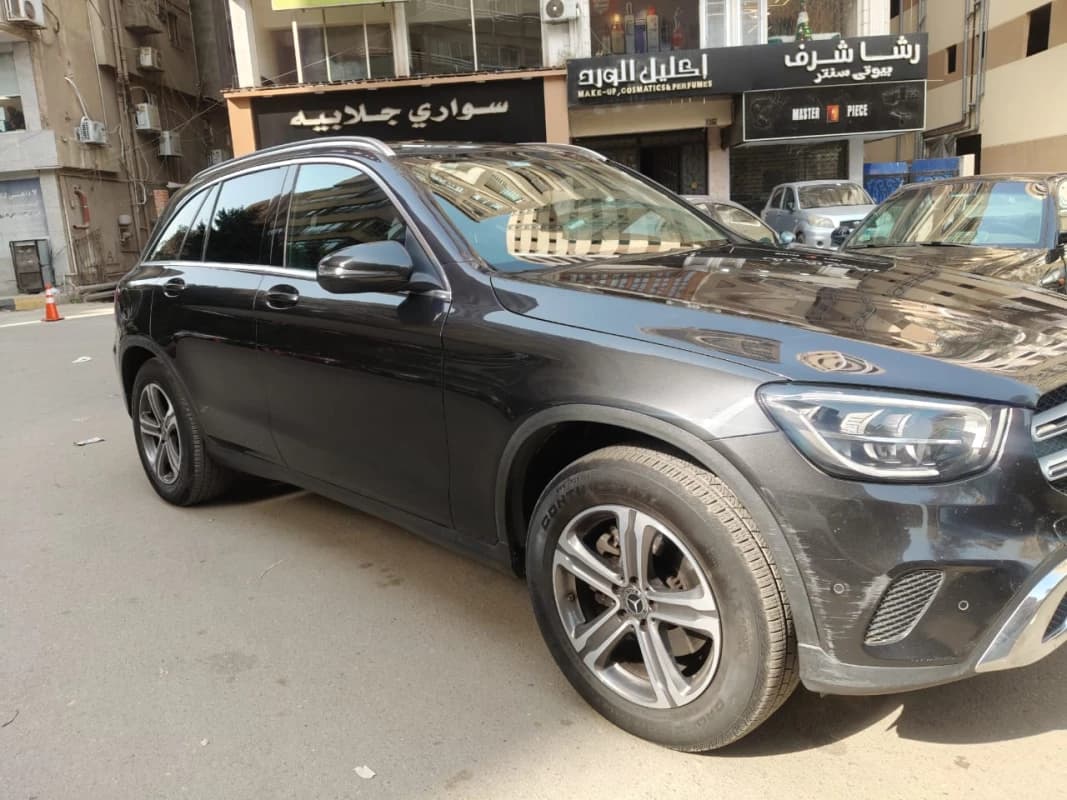 Mercedes-Benz GLC 200 2021 ايه ام جي رمادي أوتوماتيك — مستعملة