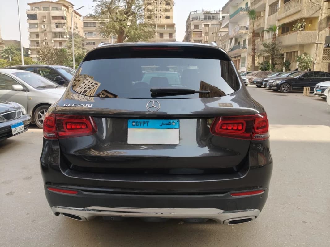 Mercedes-Benz GLC 200 2021 ايه ام جي رمادي أوتوماتيك — مستعملة