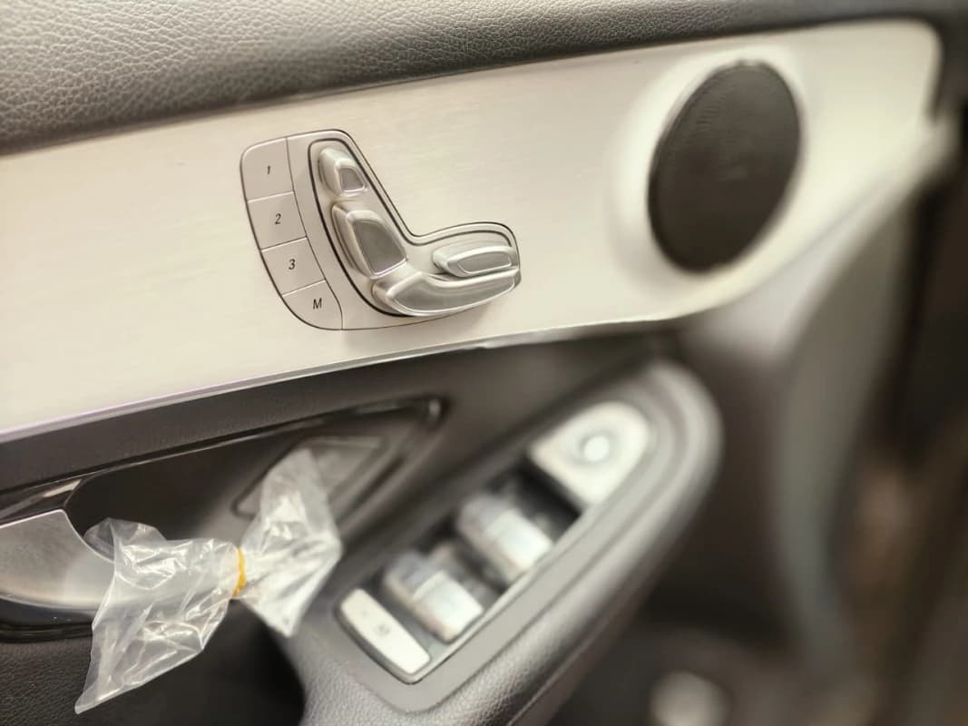 Mercedes-Benz GLC 200 2021 ايه ام جي رمادي أوتوماتيك — مستعملة