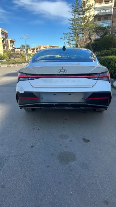 Hyundai Elantra CN7 2025 بلاك ديموند أبيض أوتوماتيك — مستعملة - 2