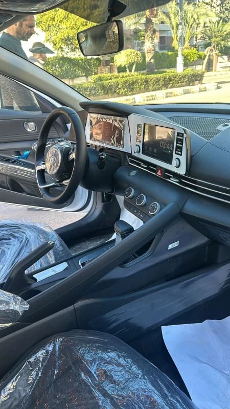 Hyundai Elantra CN7 2025 بلاك ديموند أبيض أوتوماتيك — مستعملة