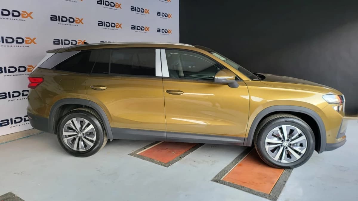 Skoda KODIAQ 2025 Lounge Gold Automatic — Used