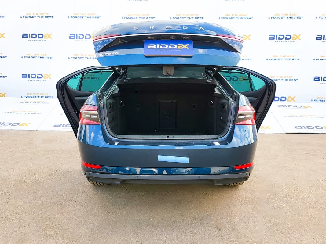 Skoda Superb 2024 امبيشن أزرق أوتوماتيك — مستعملة