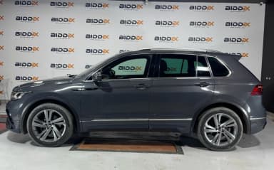 Volkswagen Tiguan 2021 ار لاين رمادي أوتوماتيك — مستعملة - 2
