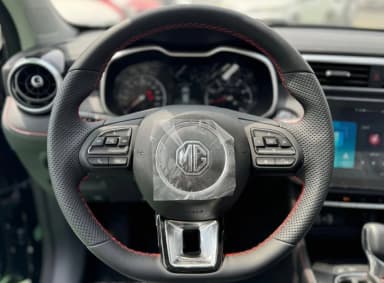 MG ZS 2025 كومفورت أسود أوتوماتيك — جديدة - 4