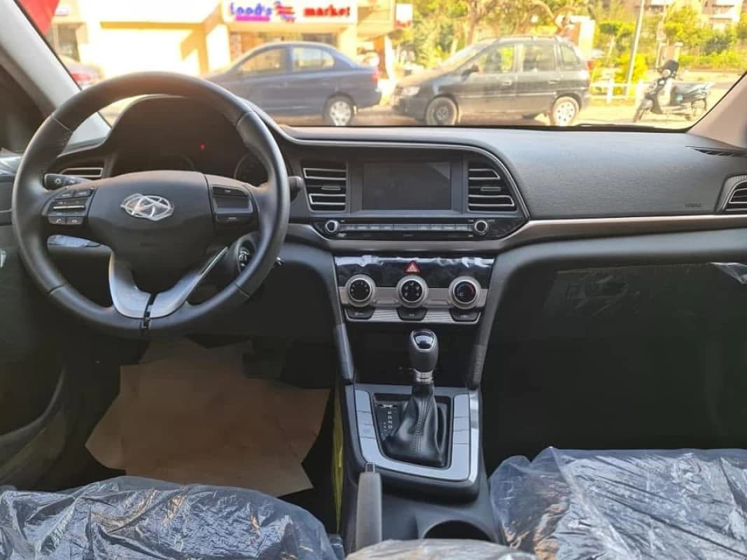 Hyundai Elantra AD 2025 Smart White Automatic — New