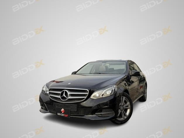 مرسيدس بنز E300 2015 اكسيكلوزيف أسود أوتوماتيك — مستعملة - 1