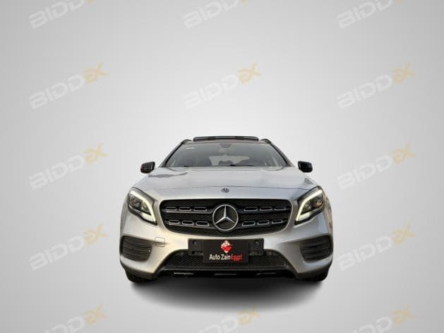 مرسيدس بنز GLA 200 2020 ايه ام جي فضي أوتوماتيك — مستعملة - 1