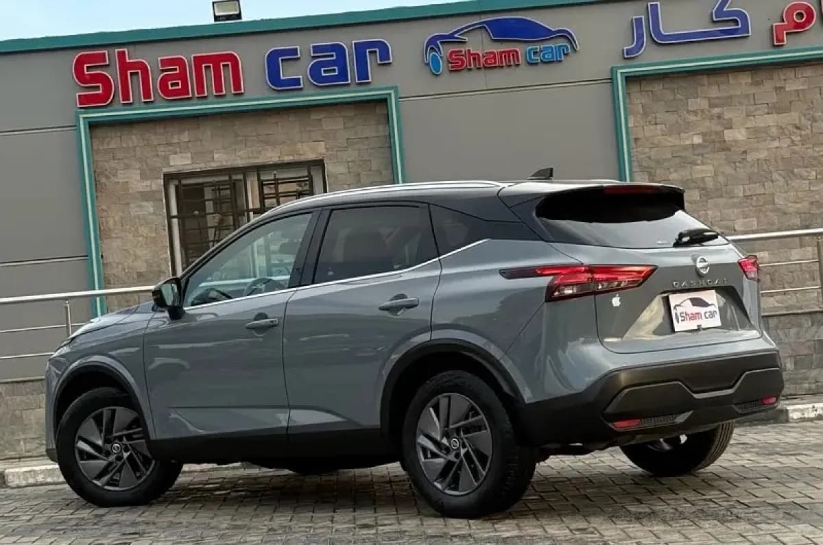 نيسان قاشقاي 2022 ان كونيكتا + 2 تون رمادي أوتوماتيك — مستعملة