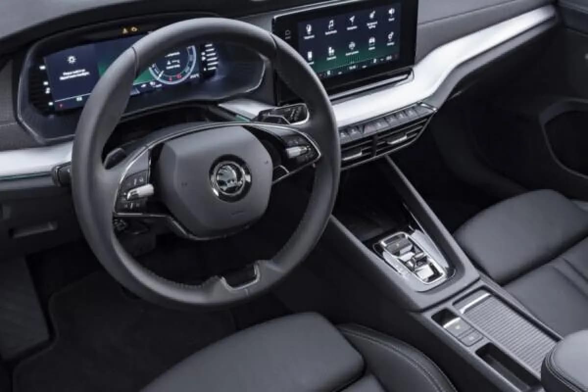 سكودا اوكتافيا A8 2026 لوفت أسود أوتوماتيك — جديدة