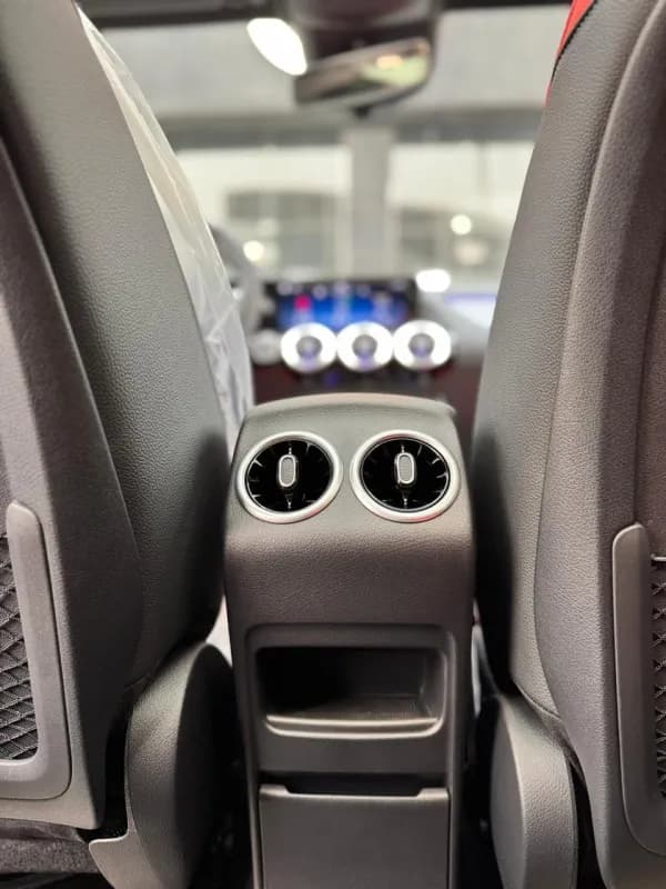 مرسيدس بنز GLA 200 2026 ايه ام جي أبيض أوتوماتيك — جديدة