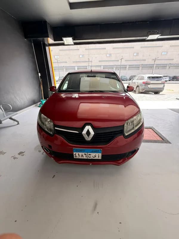 رينو لوجن 2015 هاي لاين أحمر غامق مانيوال — مستعملة