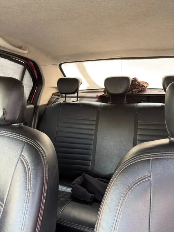 رينو لوجن 2015 هاي لاين أحمر غامق مانيوال — مستعملة