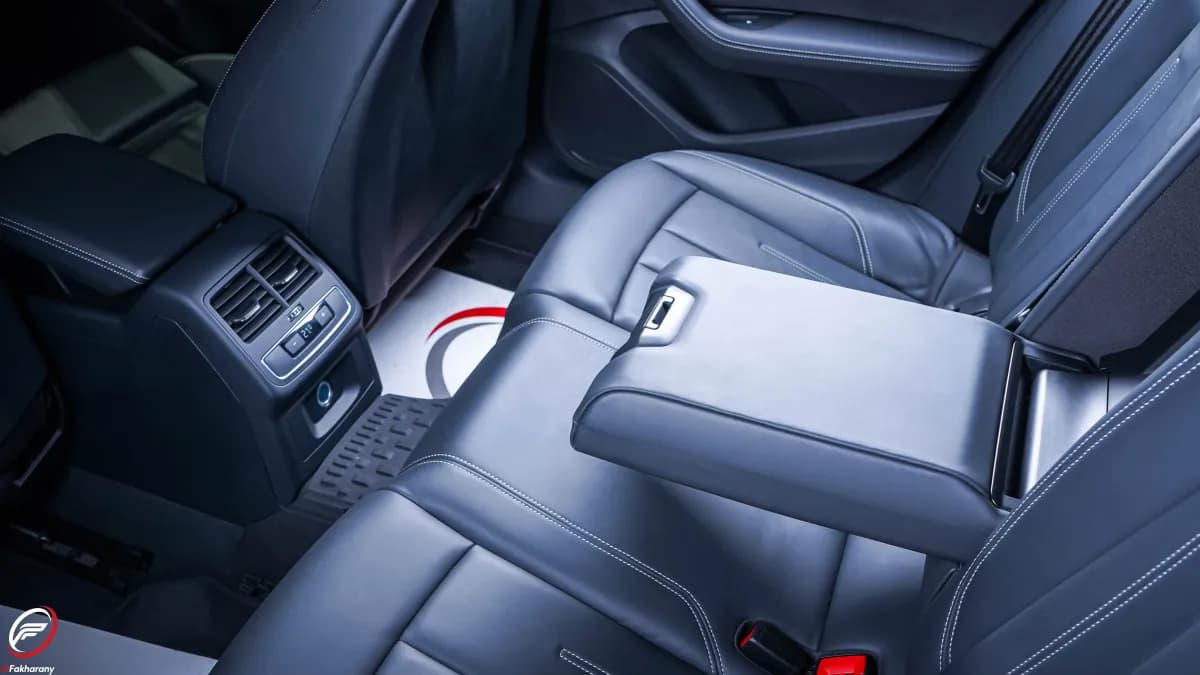 أودي A4 2025 سيدان رمادي إسمنتي أوتوماتيك — مستعملة