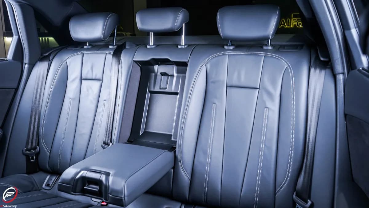 أودي A4 2025 سيدان رمادي إسمنتي أوتوماتيك — مستعملة