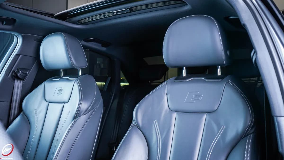 أودي A4 2025 سيدان رمادي إسمنتي أوتوماتيك — مستعملة