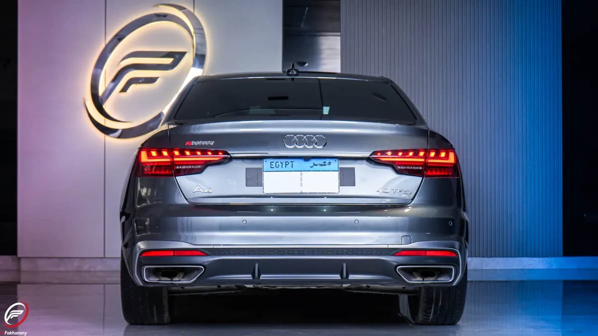 أودي A4 2025 سيدان رمادي إسمنتي أوتوماتيك — مستعملة