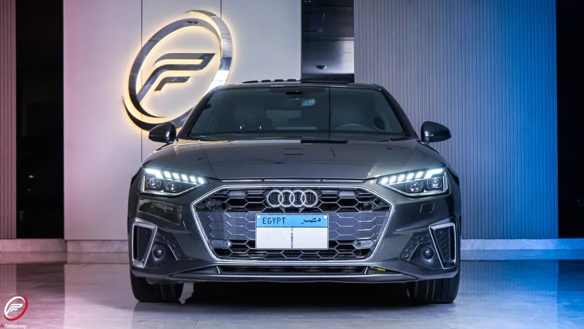 أودي A4 2025 سيدان رمادي إسمنتي أوتوماتيك — مستعملة