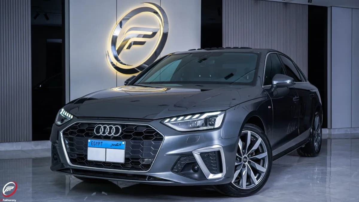 أودي A4 2025 سيدان رمادي إسمنتي أوتوماتيك — مستعملة