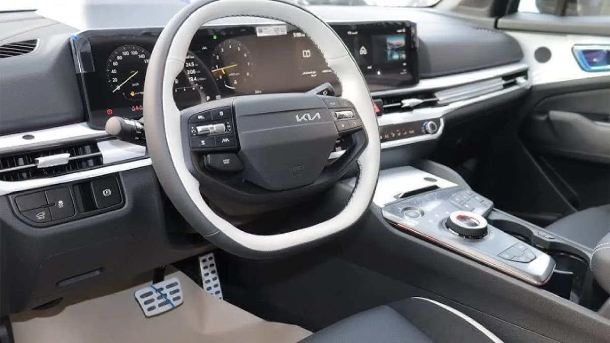 Kia Sportage 2026 Premium Gray Automatic — New