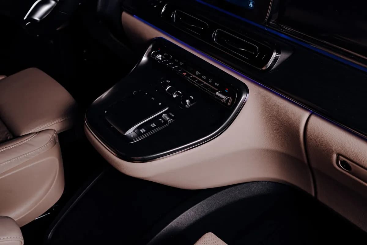 مرسيدس بنز V300 فيانو 2026