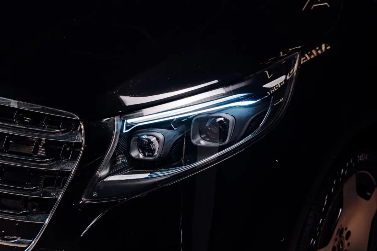 مرسيدس بنز V300 فيانو 2026