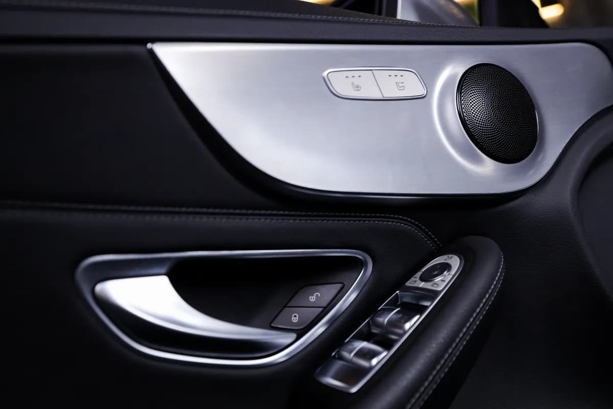 مرسيدس بنز C180 2023 ايه ام جي فضي أوتوماتيك — مستعملة