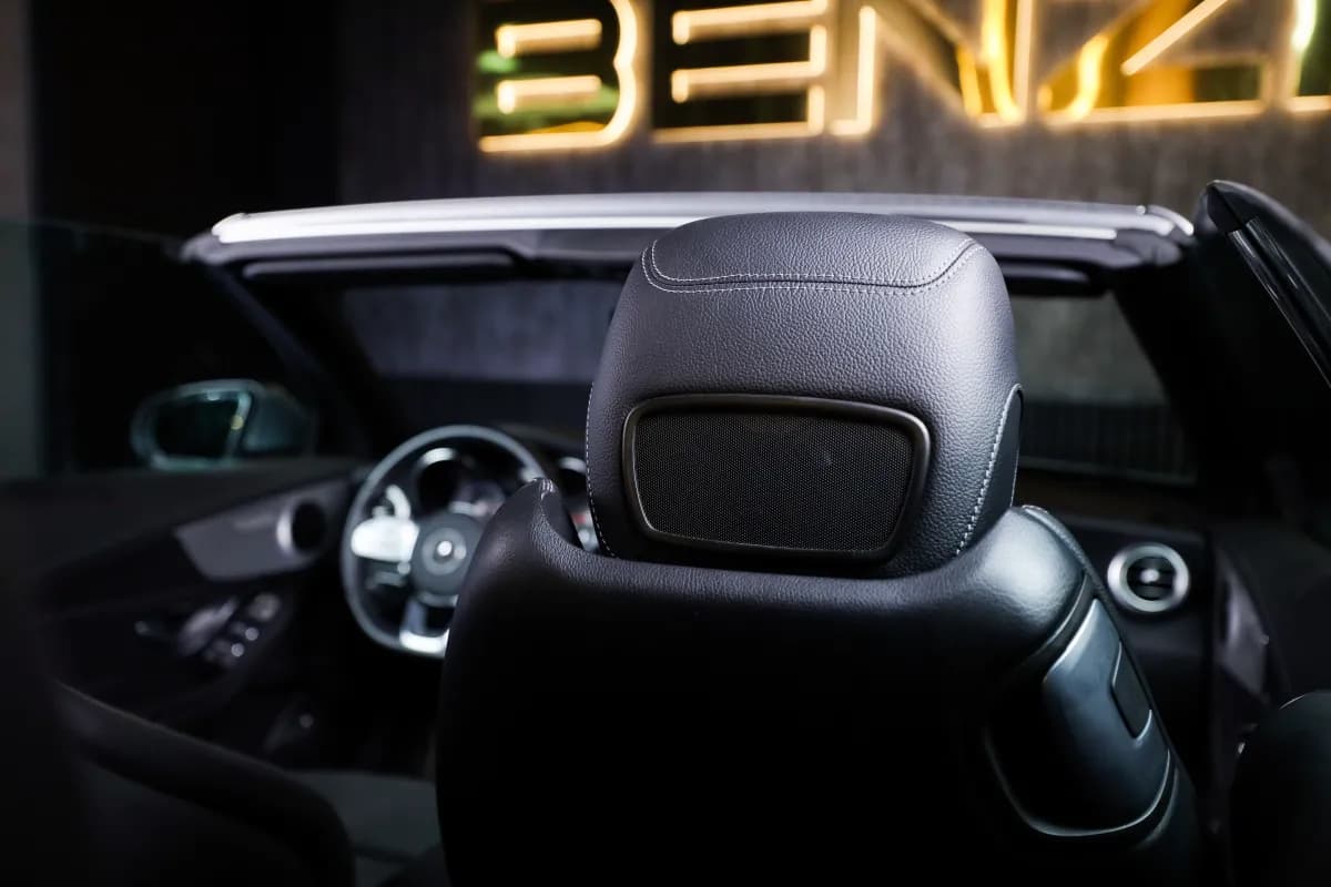 مرسيدس بنز C180 2023 ايه ام جي فضي أوتوماتيك — مستعملة