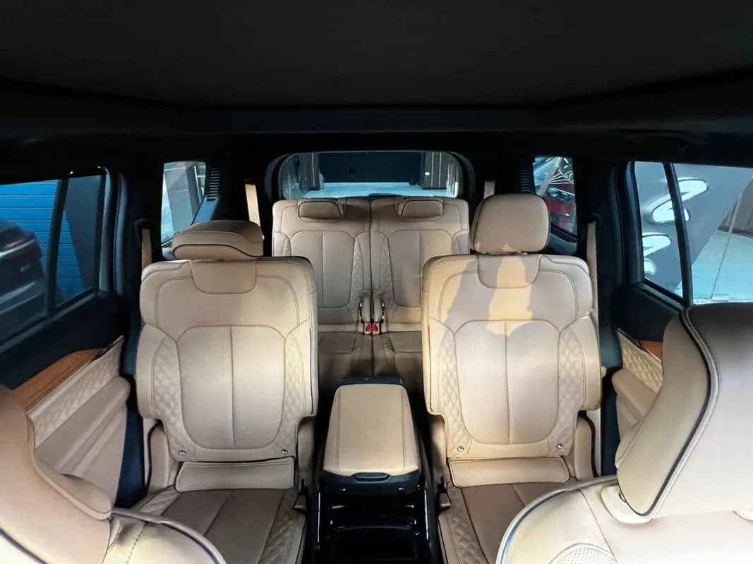 جيب جراند شيروكي 2023 ساميت أبيض أوتوماتيك — مستعملة