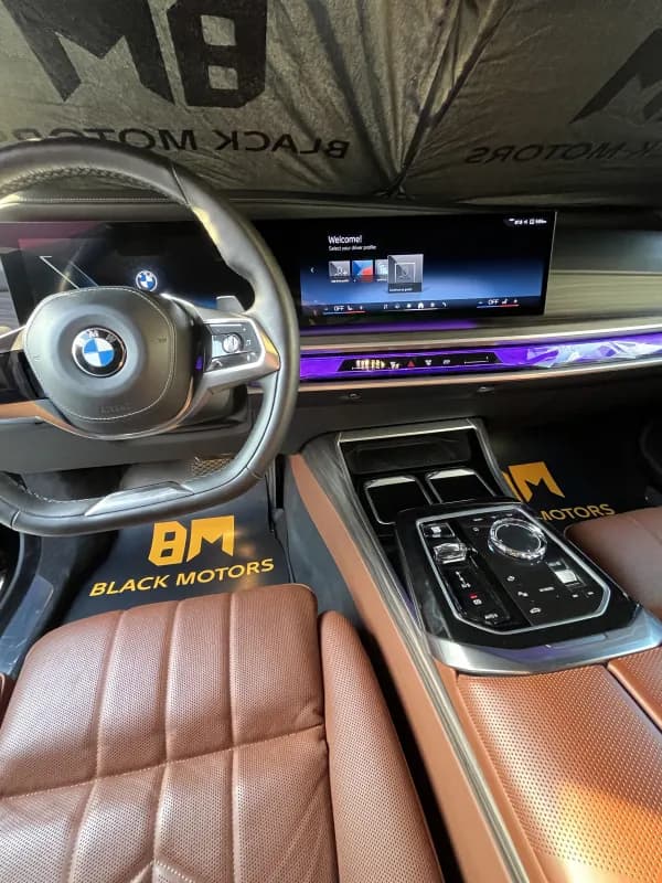 بي ام دبليو 740i 2024 بيور اكسلنس أسود أوتوماتيك — مستعملة
