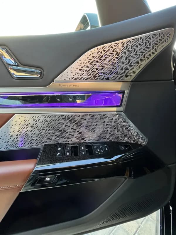 بي ام دبليو 740i 2024 بيور اكسلنس أسود أوتوماتيك — مستعملة