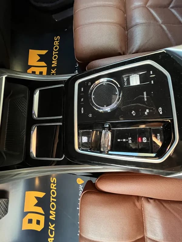 بي ام دبليو 740i 2024 بيور اكسلنس أسود أوتوماتيك — مستعملة