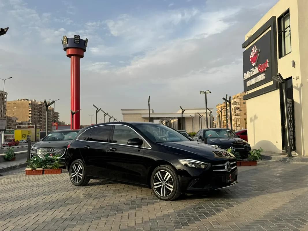 مرسيدس بنز ب 200 2022 سبورت أسود أوتوماتيك — مستعملة