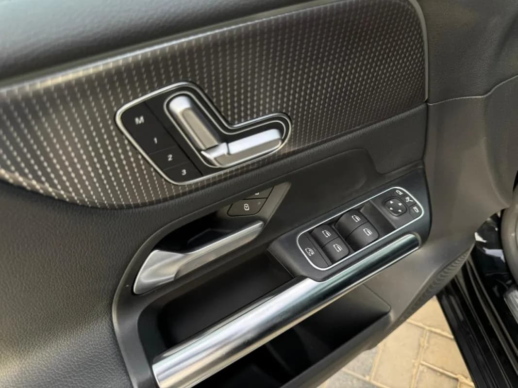 مرسيدس بنز ب 200 2022 سبورت أسود أوتوماتيك — مستعملة