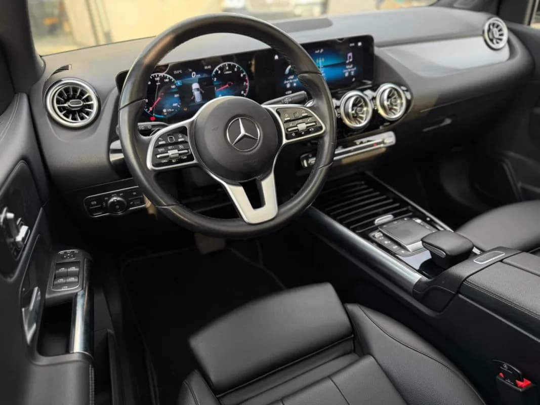 مرسيدس بنز ب 200 2022 سبورت أسود أوتوماتيك — مستعملة