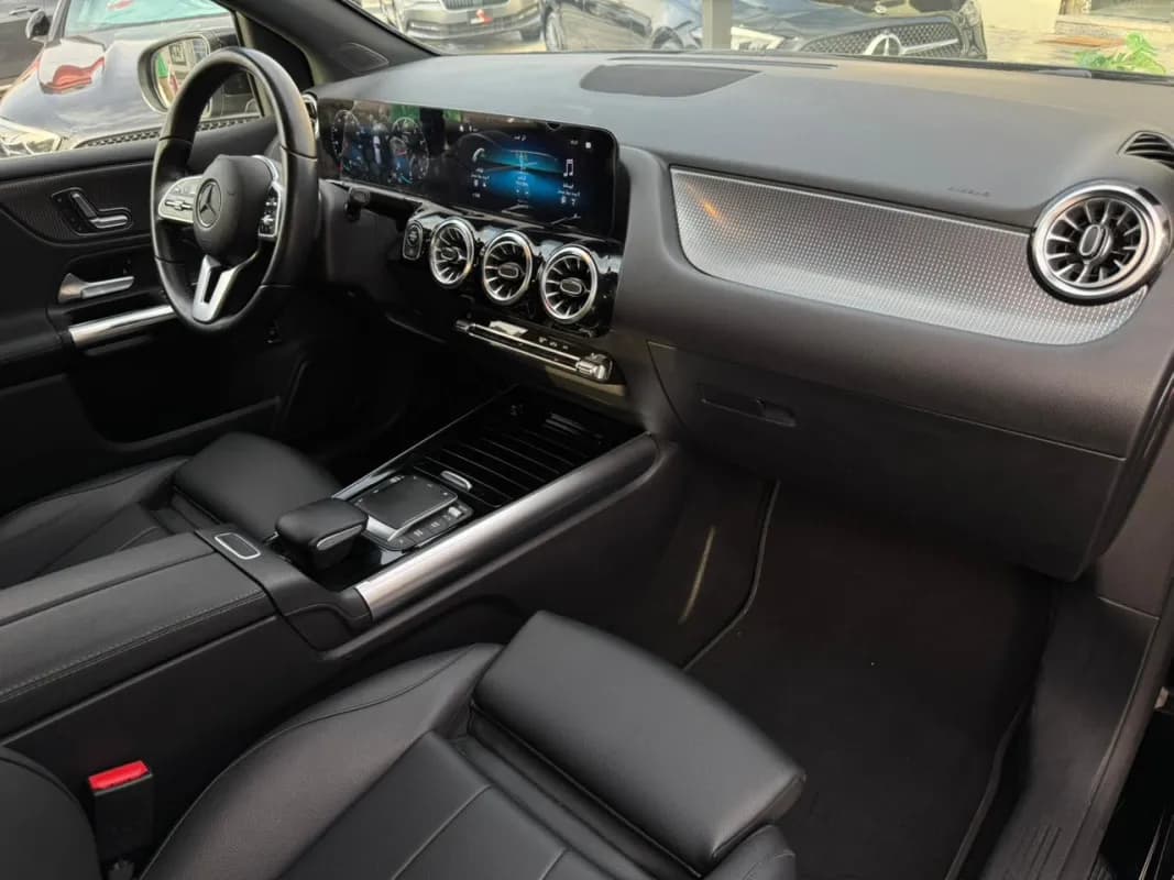 مرسيدس بنز ب 200 2022 سبورت أسود أوتوماتيك — مستعملة