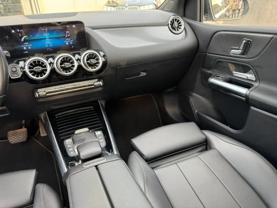 مرسيدس بنز ب 200 2022 سبورت أسود أوتوماتيك — مستعملة