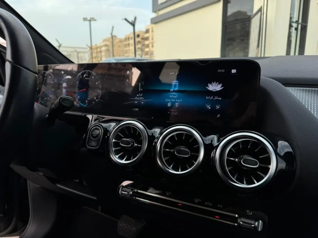 مرسيدس بنز ب 200 2022 سبورت أسود أوتوماتيك — مستعملة