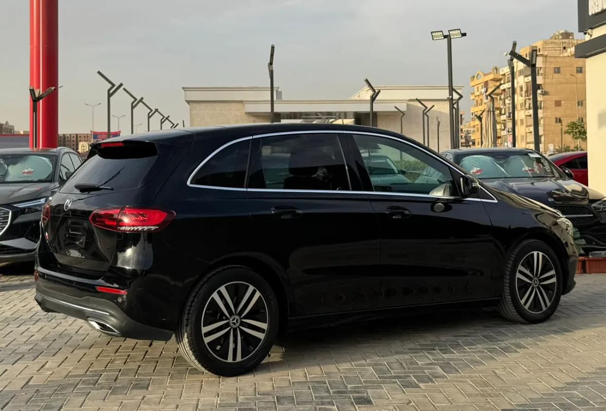 مرسيدس بنز ب 200 2022 سبورت أسود أوتوماتيك — مستعملة