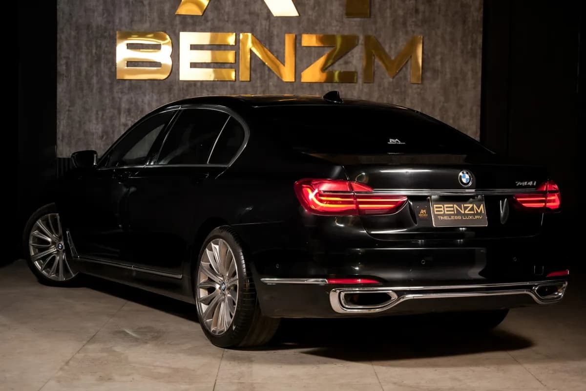 بي ام دبليو 740i 2019
